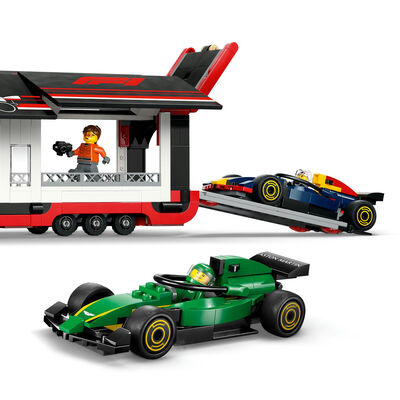 LEGO&reg; Cami&oacute;n de F1 con Autos de F1 RB20 y AMR24