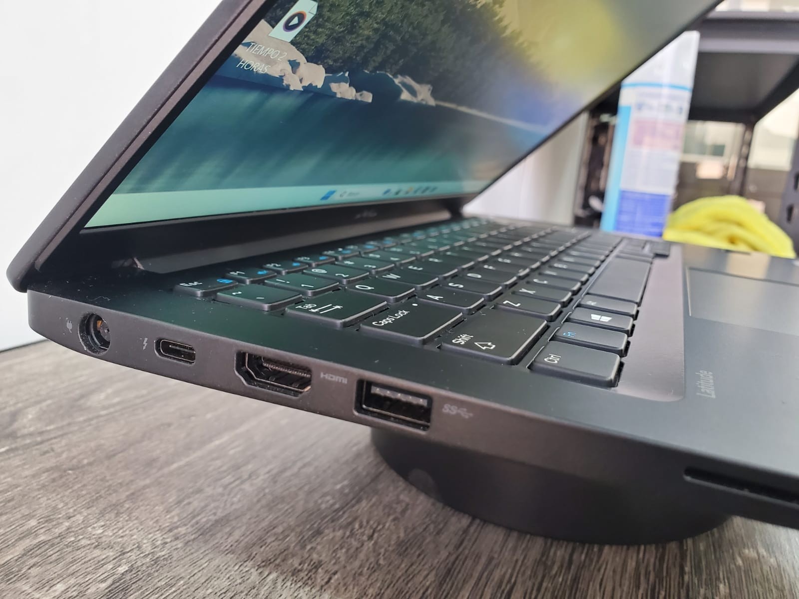Laptop Core I7 7ma Gen 16gb Ram 240gb Ssd Cargador image number null