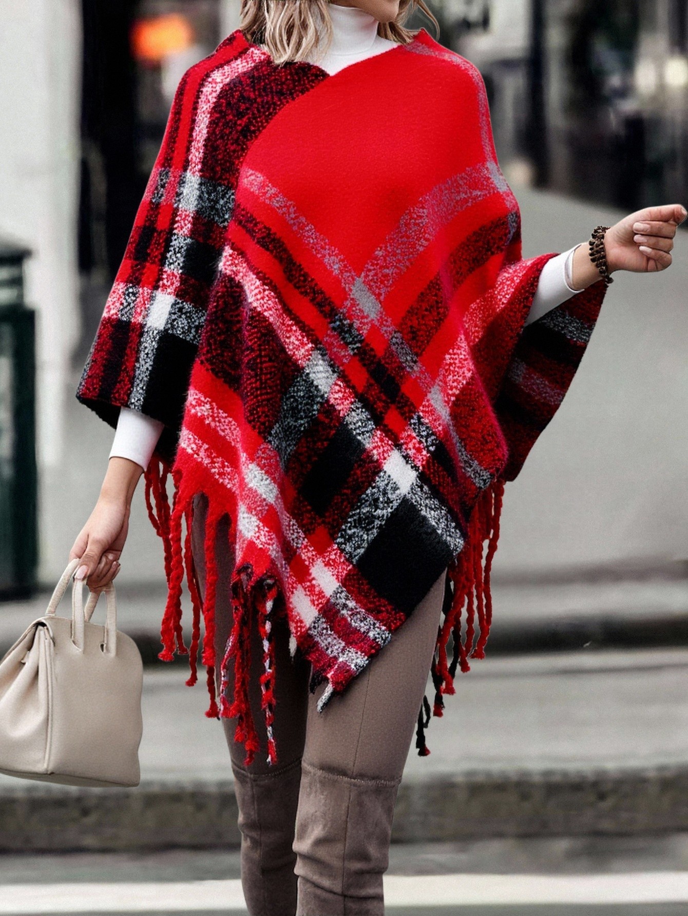 PAQUETE 6 PIEZAS PONCHO DE CUADROS CON FLECOS image number null