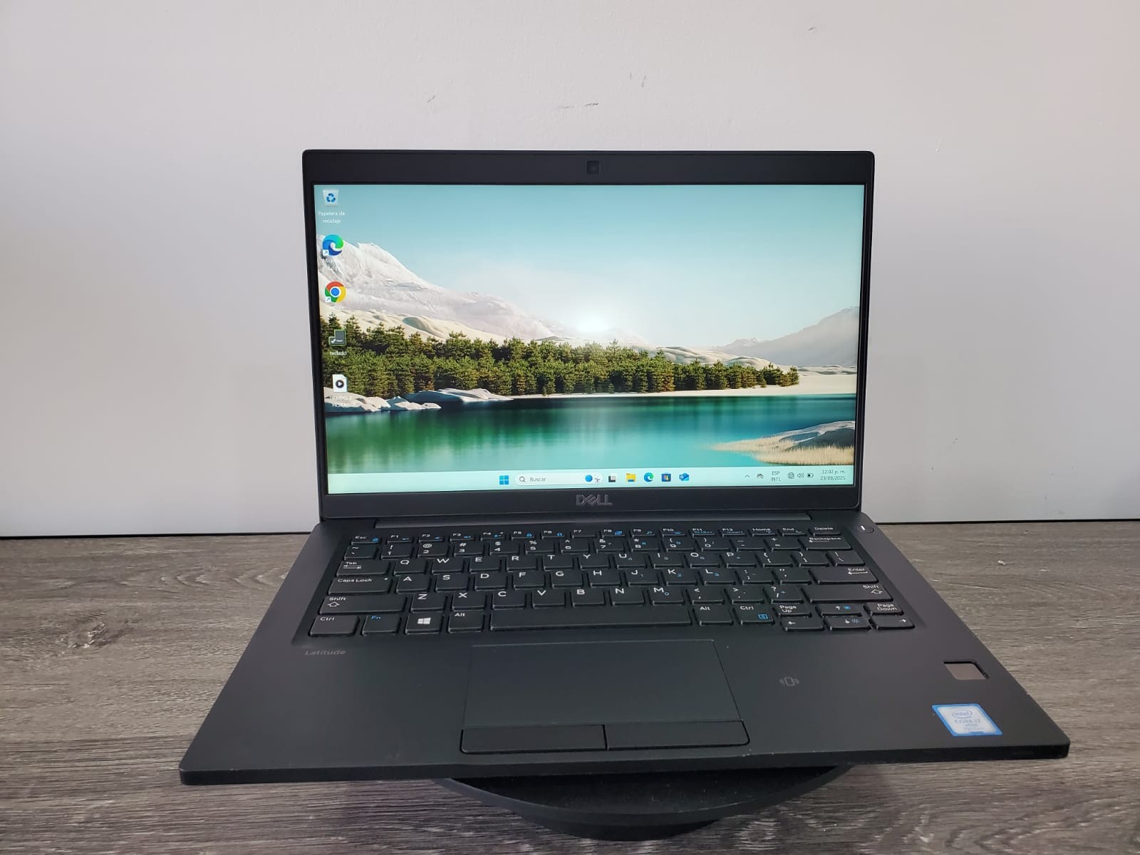 Laptop Core I7 7ma Gen 16gb Ram 240gb Ssd Cargador image number null
