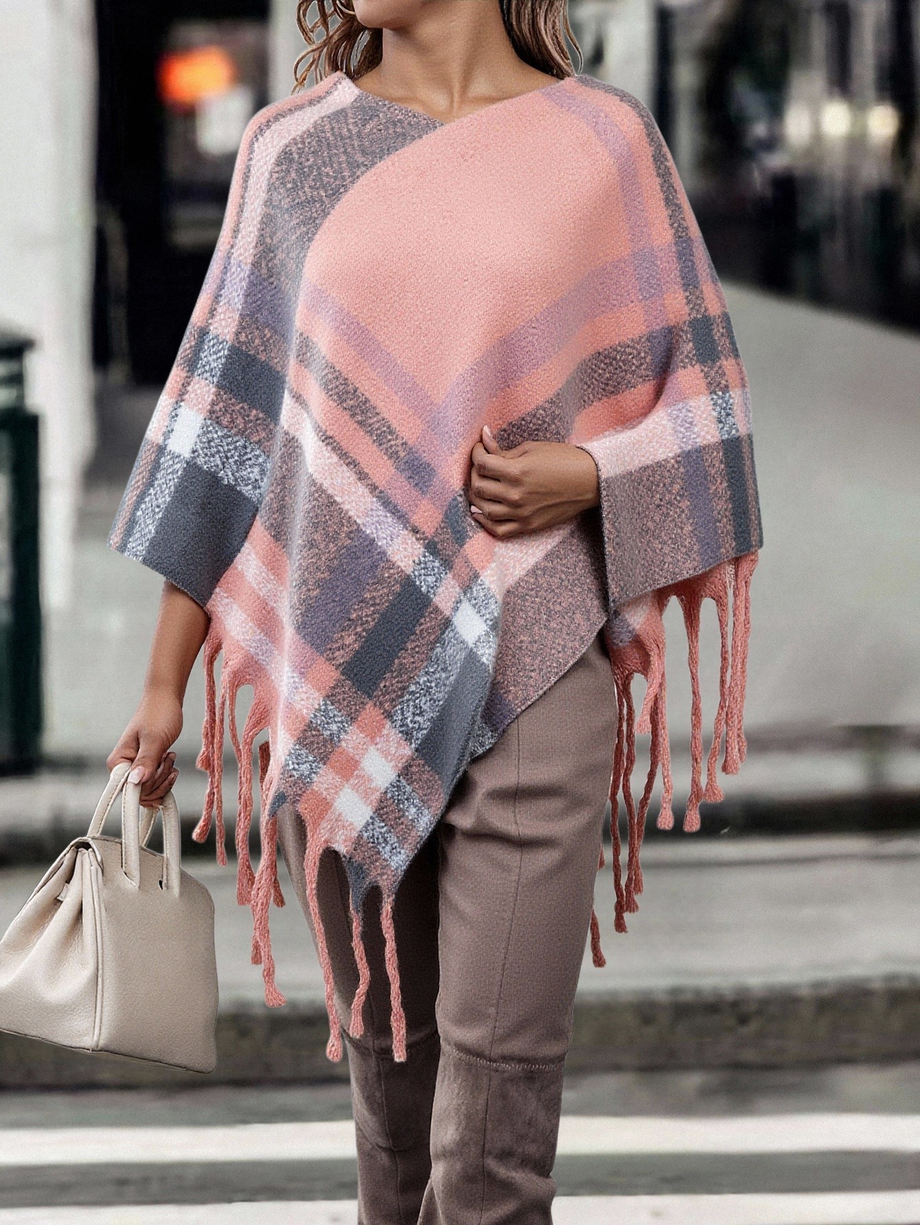 PAQUETE 6 PIEZAS PONCHO DE CUADROS CON FLECOS image number null