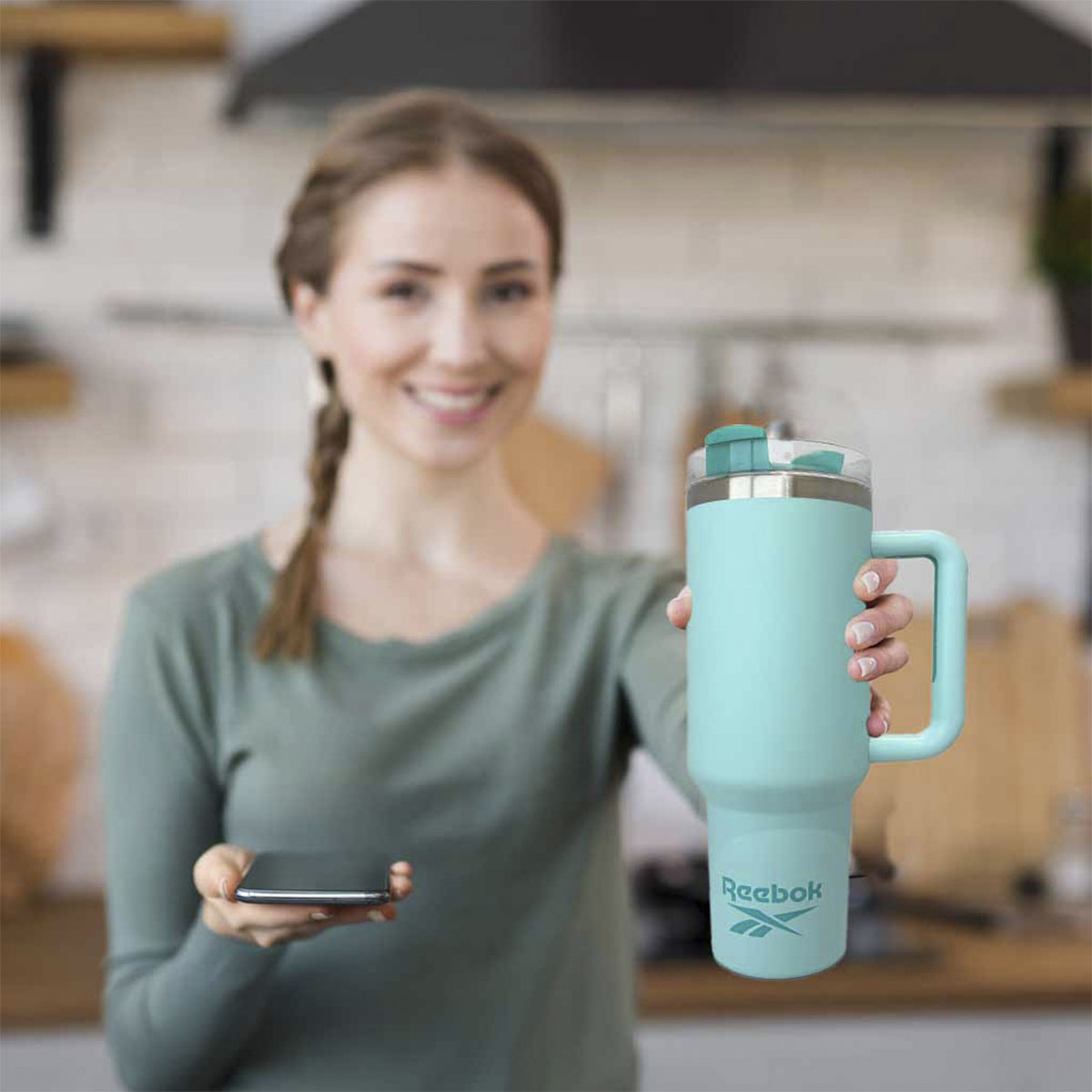 Set de Thermo y Funda con Correa REEBOK de 1.200 ml Color Verde Azulado image number null