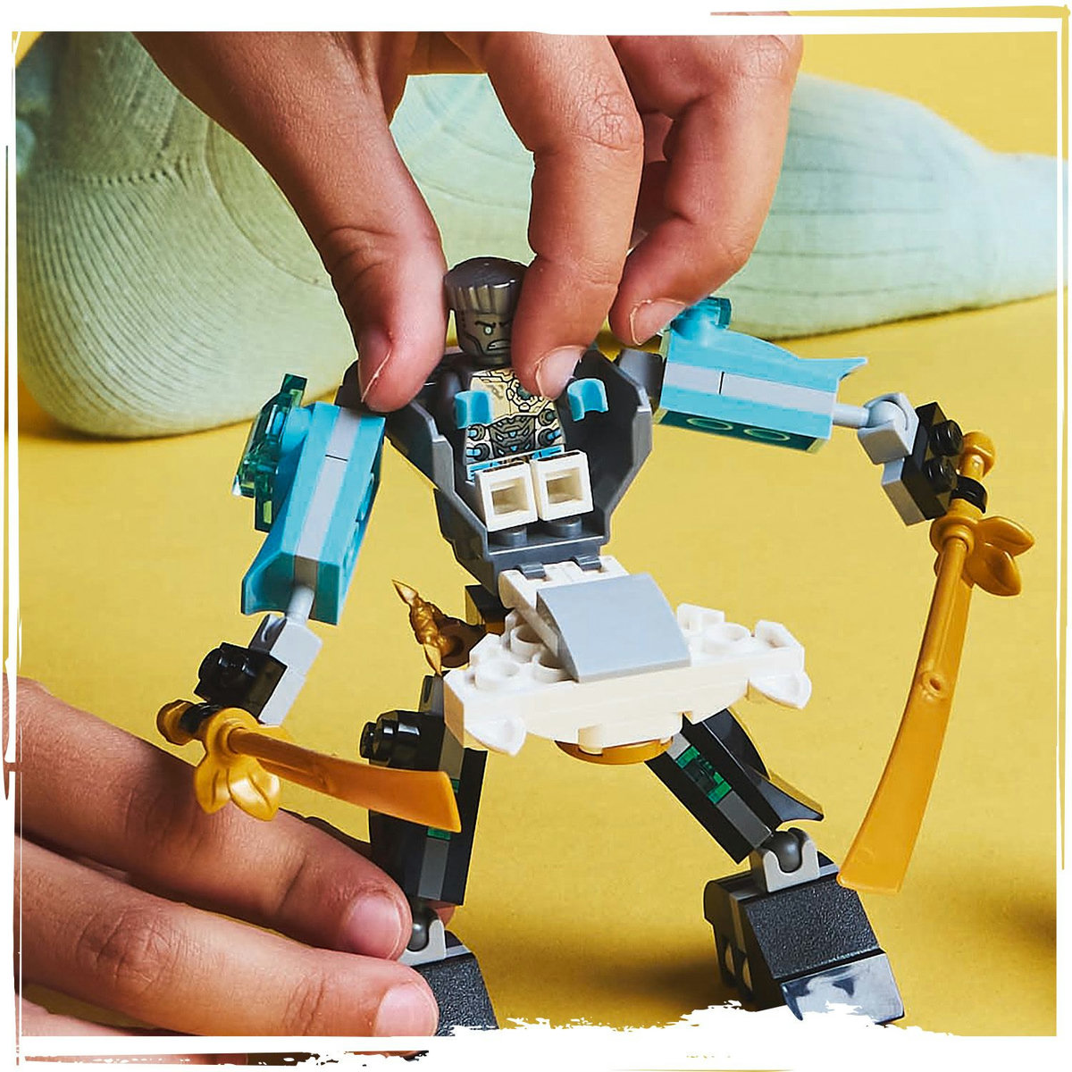 LEGO® Armadura Robótica de Combate de Zane image number null