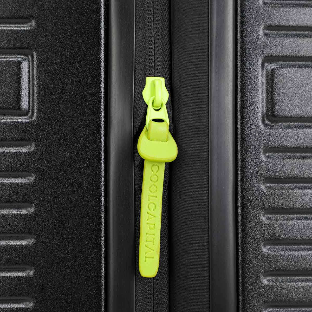 Maleta Negra Drip de 20 in Cool Capital image number null