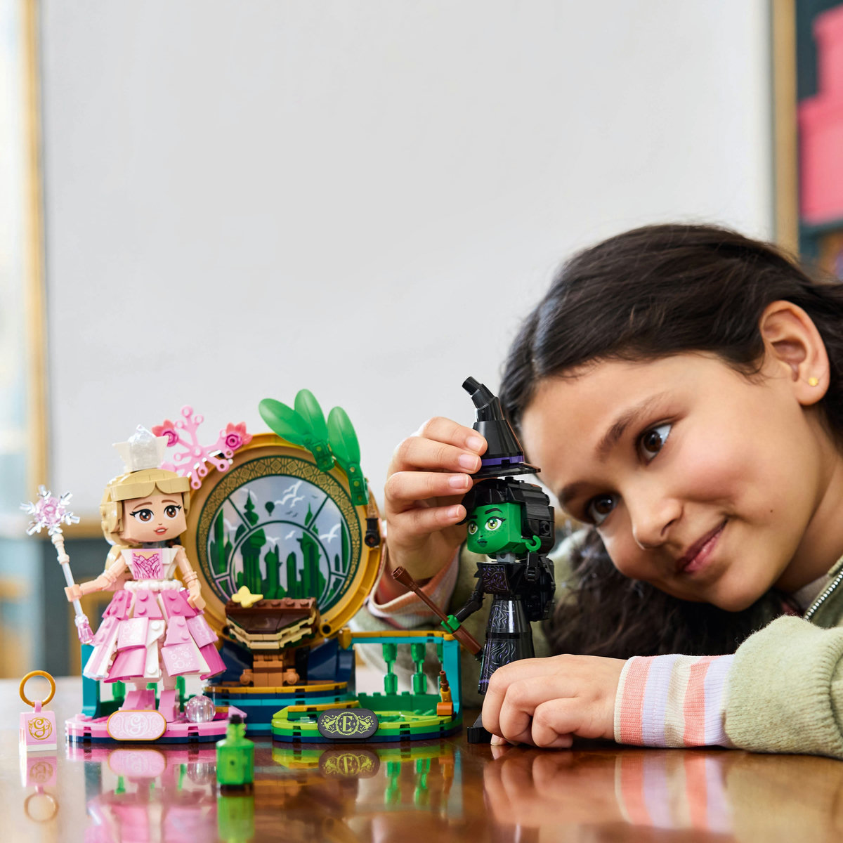 LEGO&reg; Wicked Figuras de Elphaba y Glinda 75682 image number null