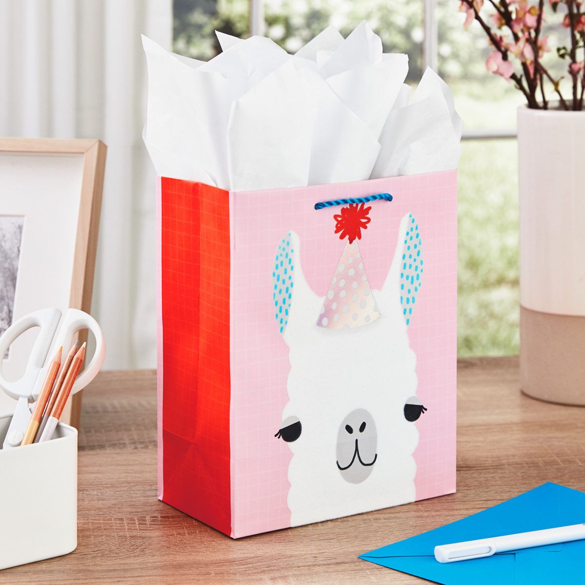 Bolsa de regalo, talla mediana, estampada con una llama image number null