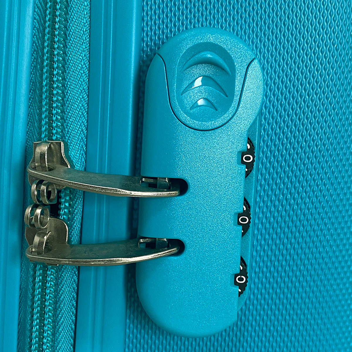 Maleta Badu 24 en Color Azul PEAKTOUR" image number null