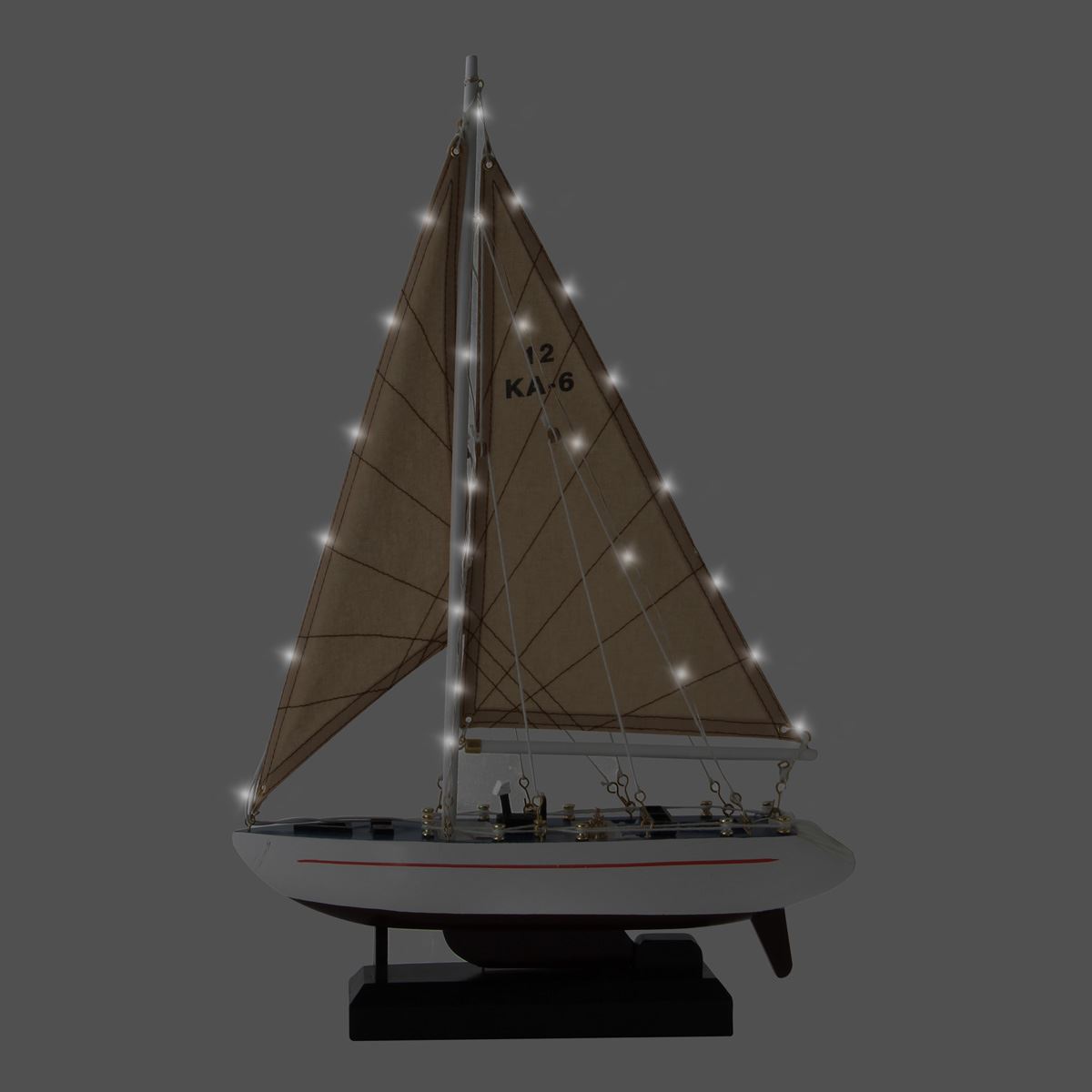 Velero de navegaci&oacute;n con luz LED image number null